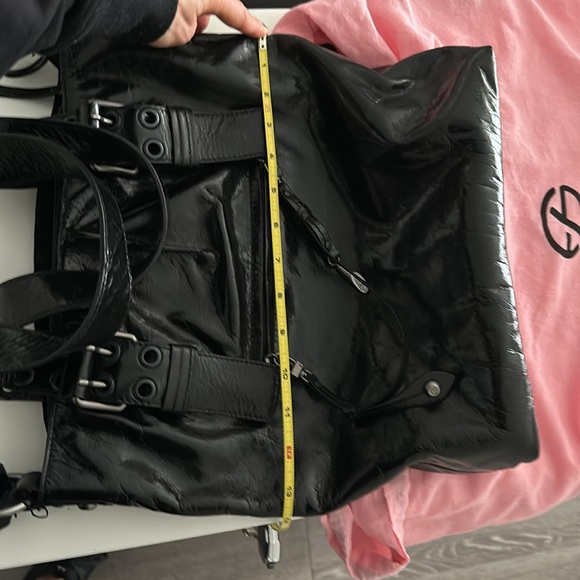 Francesco Biasia Distressed black leather shoulder bag - Picture 4 of 7